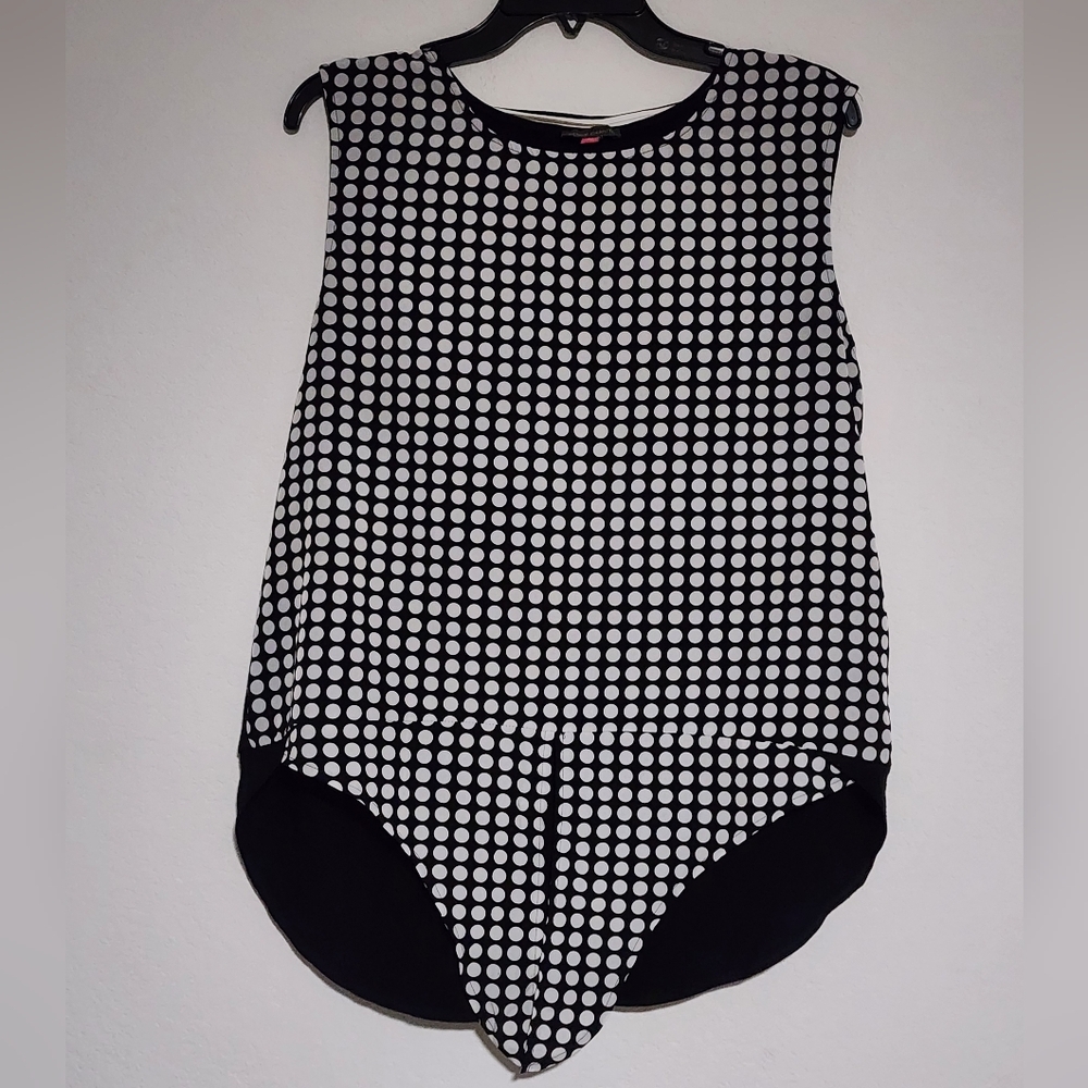 Vince Camuto - Black and White Patterned Blouse - Size Medium